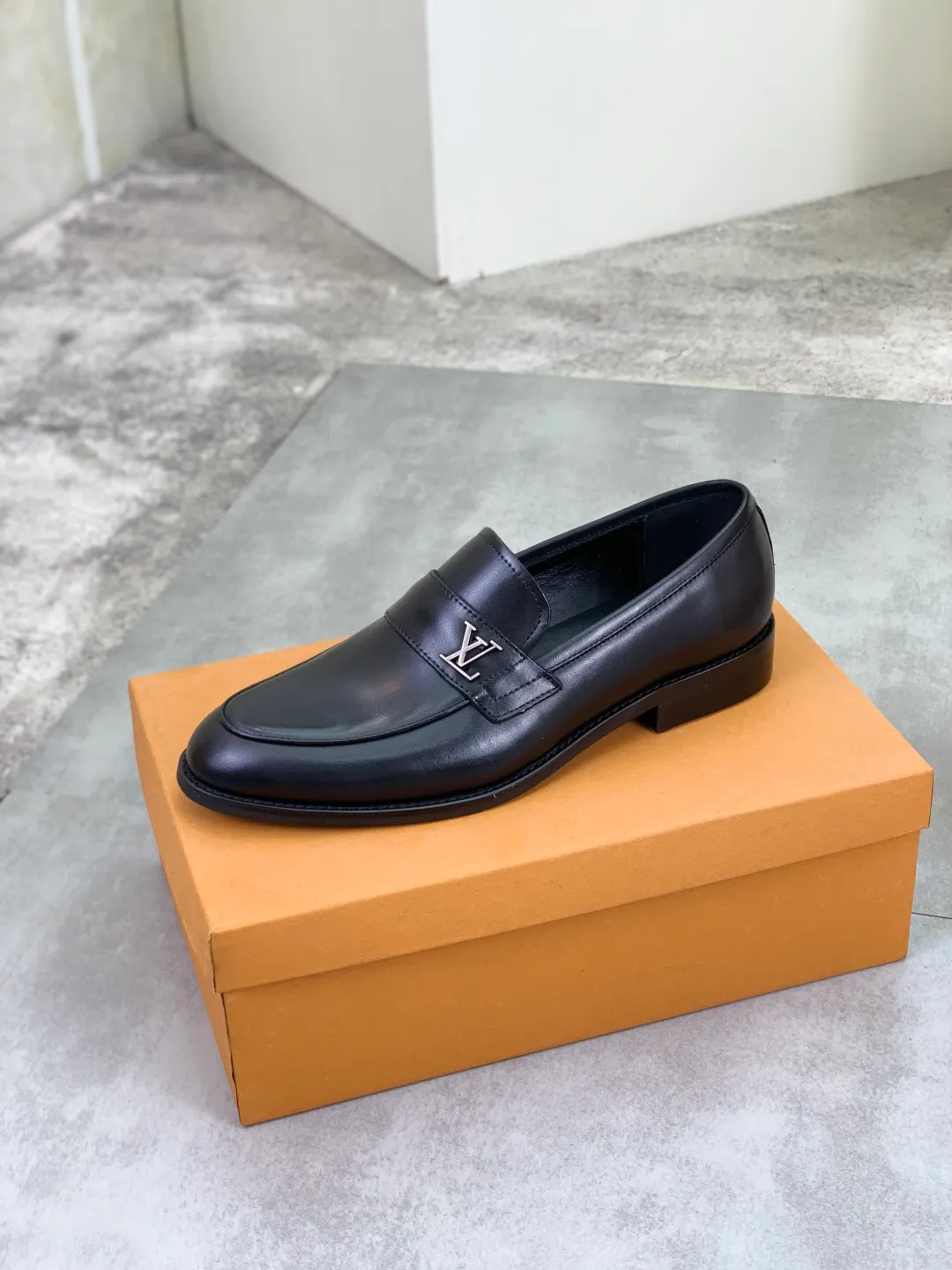 Men's Men's Shoes 💰P420 [New Style] 💰Yangli💎💎💎[Louis Vuitton] LV high-end men's formal business leather shoes, original order 1:1! Original imported calfskin, original metal buckle, imported sheepskin lining for feet, original outsole, men's shoe size: 39-45 (38.46 customized) black optional